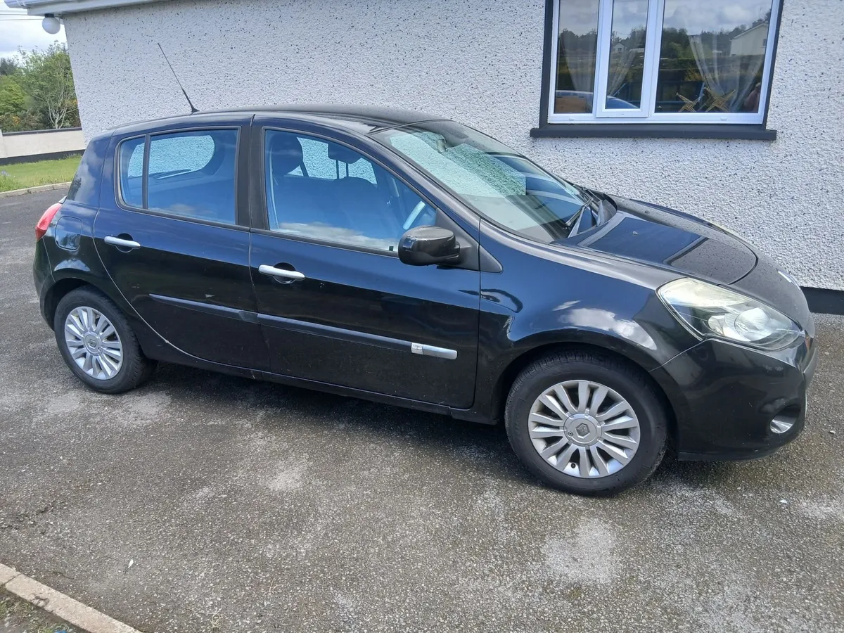 Renault Clio 2010 - Image 1