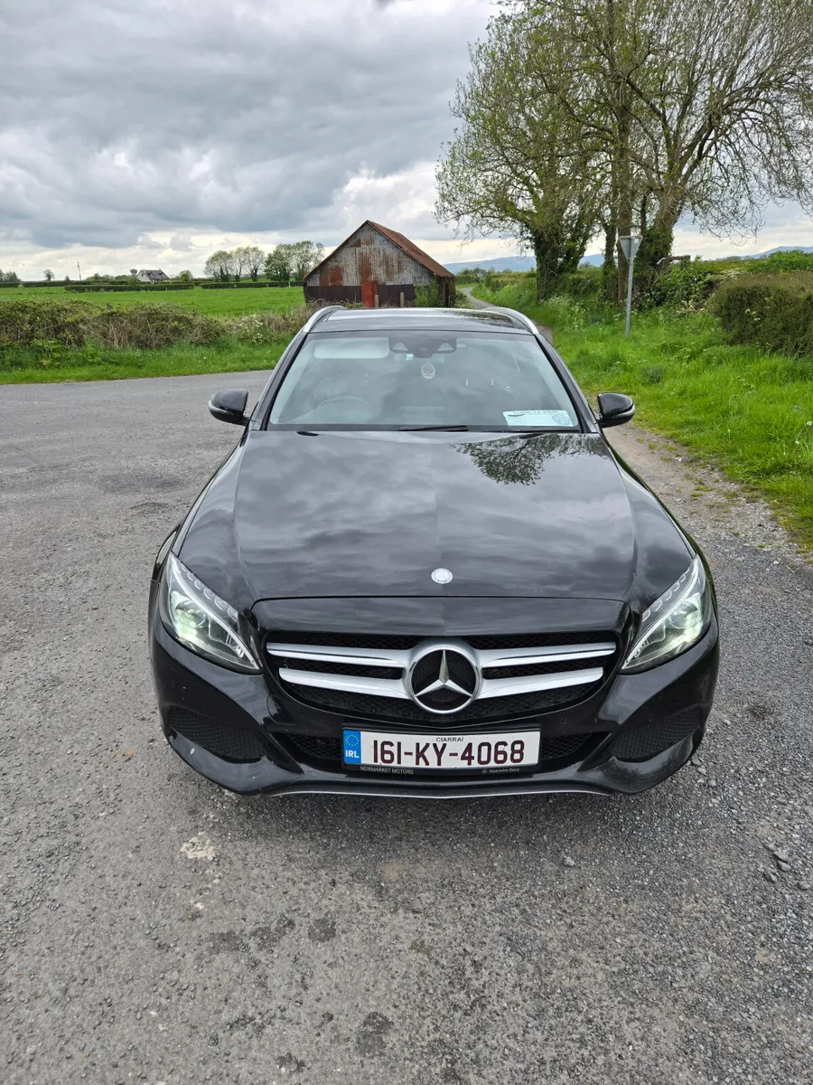 Mercedes-Benz C-Class EXCLUSIVE - Image 3