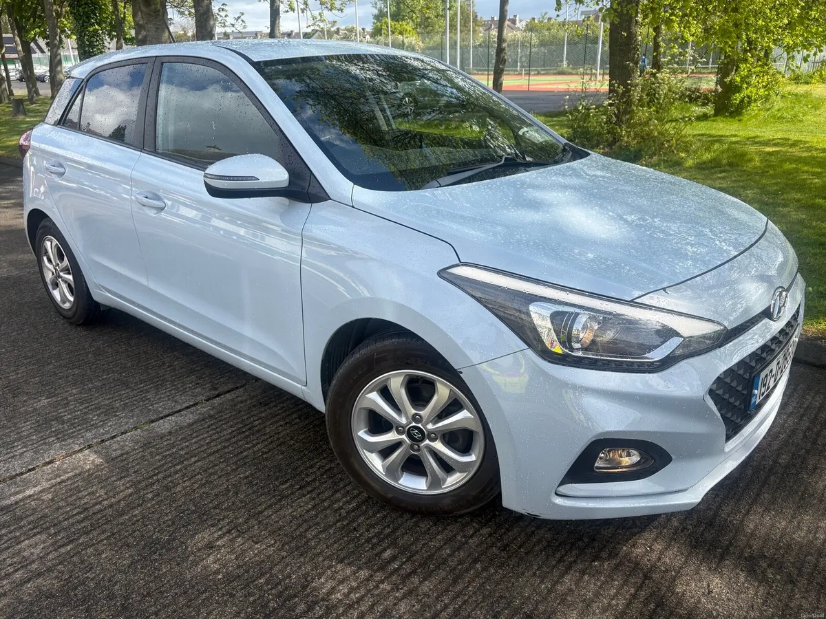 Hyundai i20 2019 1.2 Petrol high spec! - Image 6