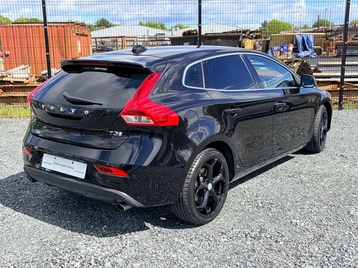 2018 VOLVO V40 1.5T3 INSCRIPTION AUTO FULLY LOADED - Image 4