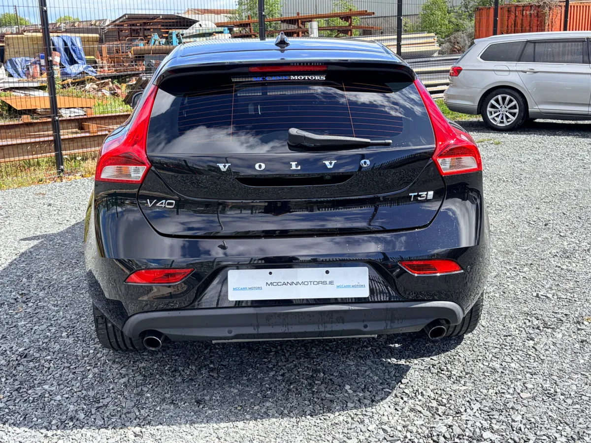 2018 VOLVO V40 1.5T3 INSCRIPTION AUTO FULLY LOADED - Image 4