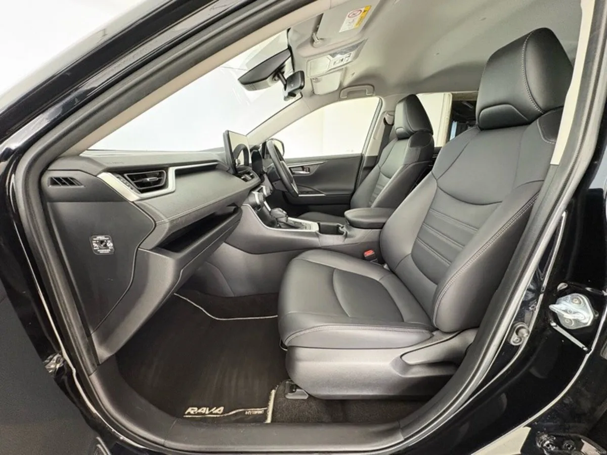 Toyota RAV4 Sol Hybrid - Image 6