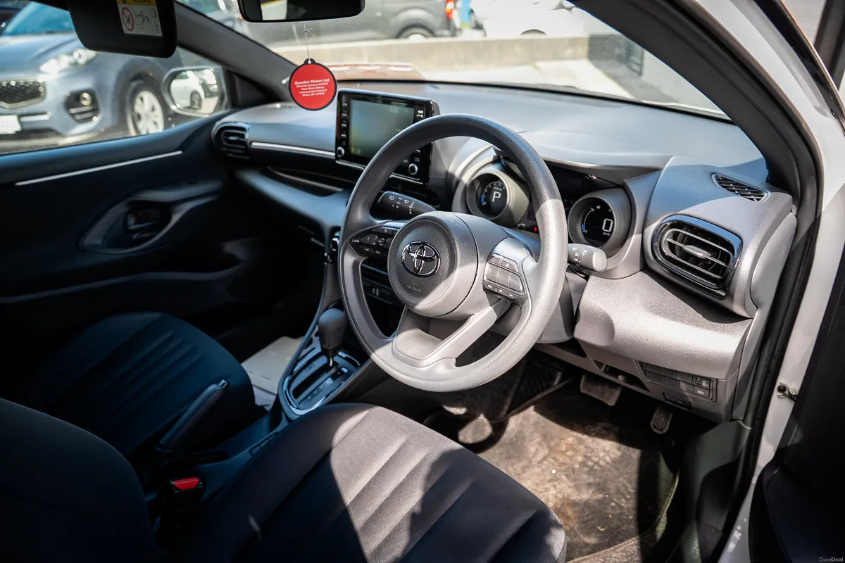 241  TOYOTA YARIS X  PETROL  AUTO - Image 4
