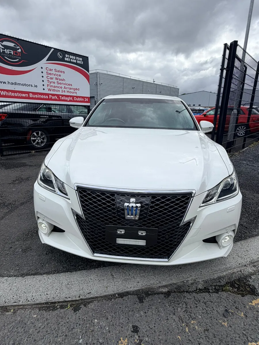 2013 Toyota Crown White - Image 1