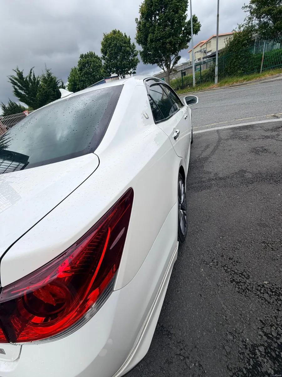 2013 Toyota Crown White - Image 3