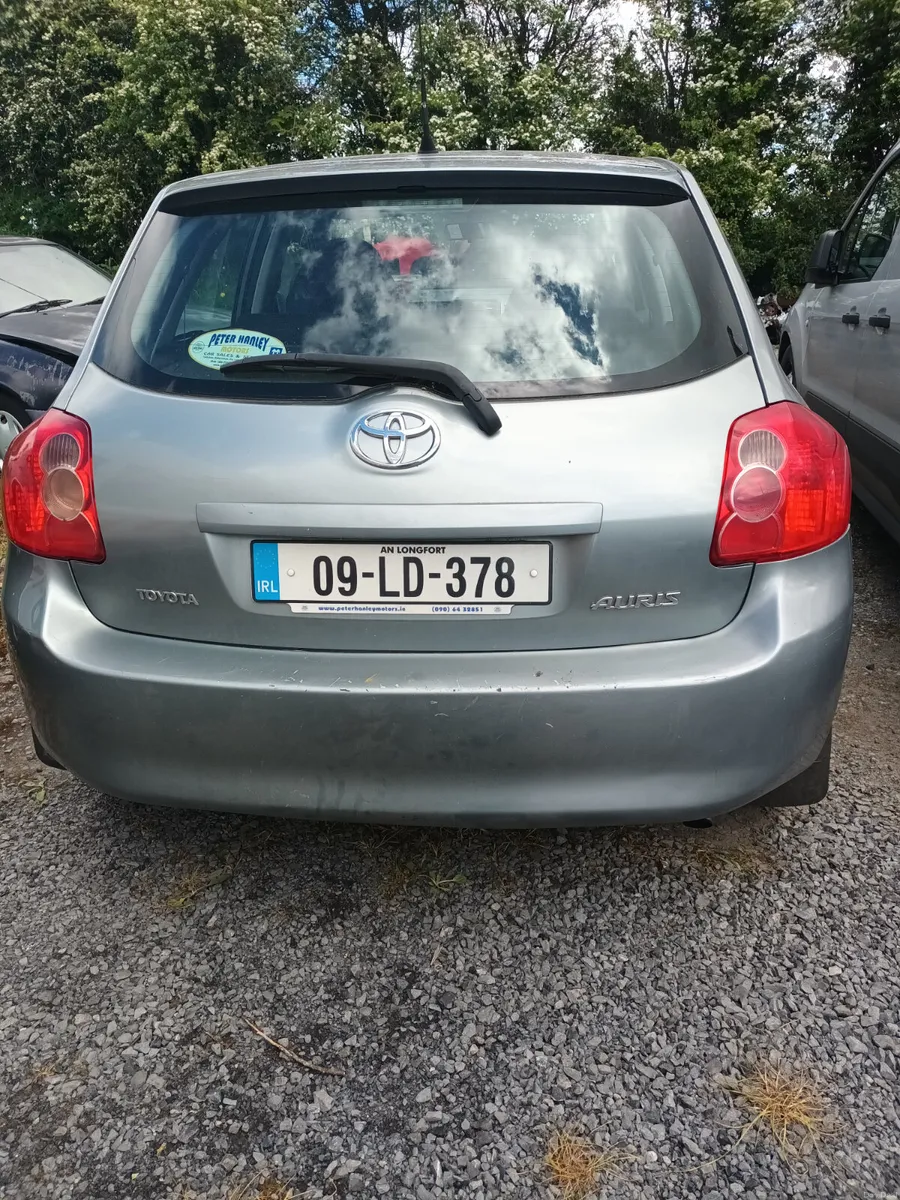Toyota Auris 2009 - Image 2