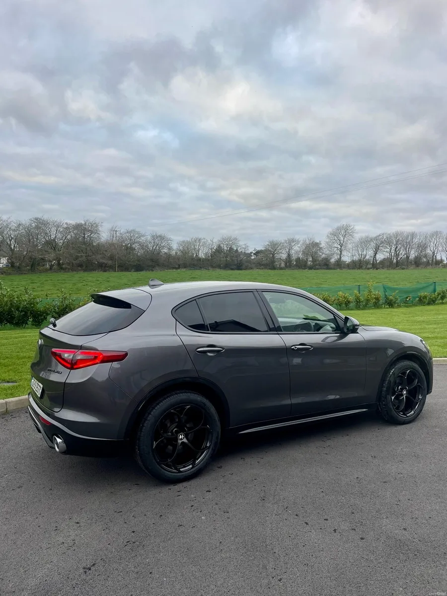 Alfa Romeo Stelvio 2.0 Turbo 220bhp AWD - Image 3