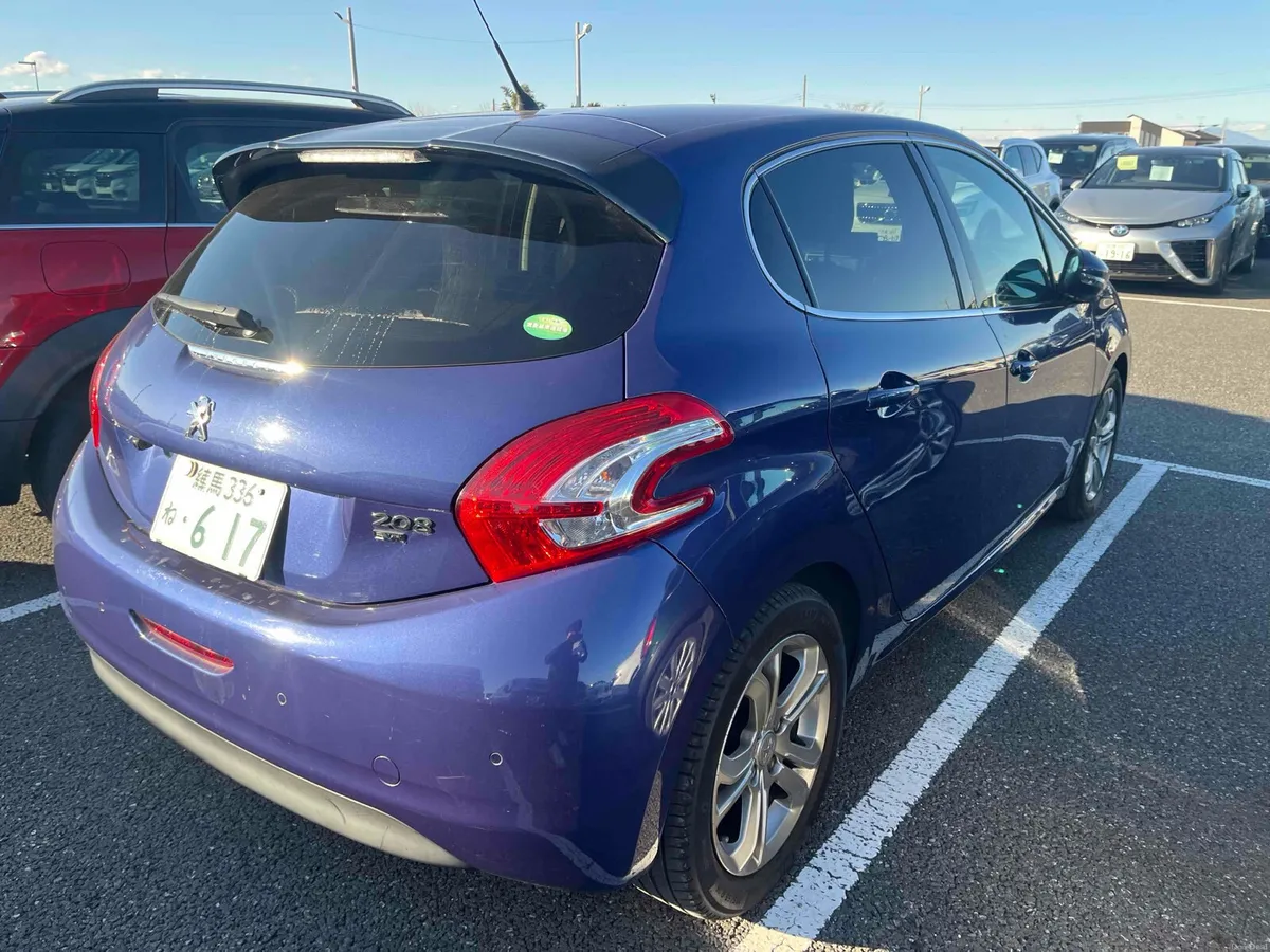 PEUGEOT 208 1.2 PREMIUM AUTO 2015 - Image 3