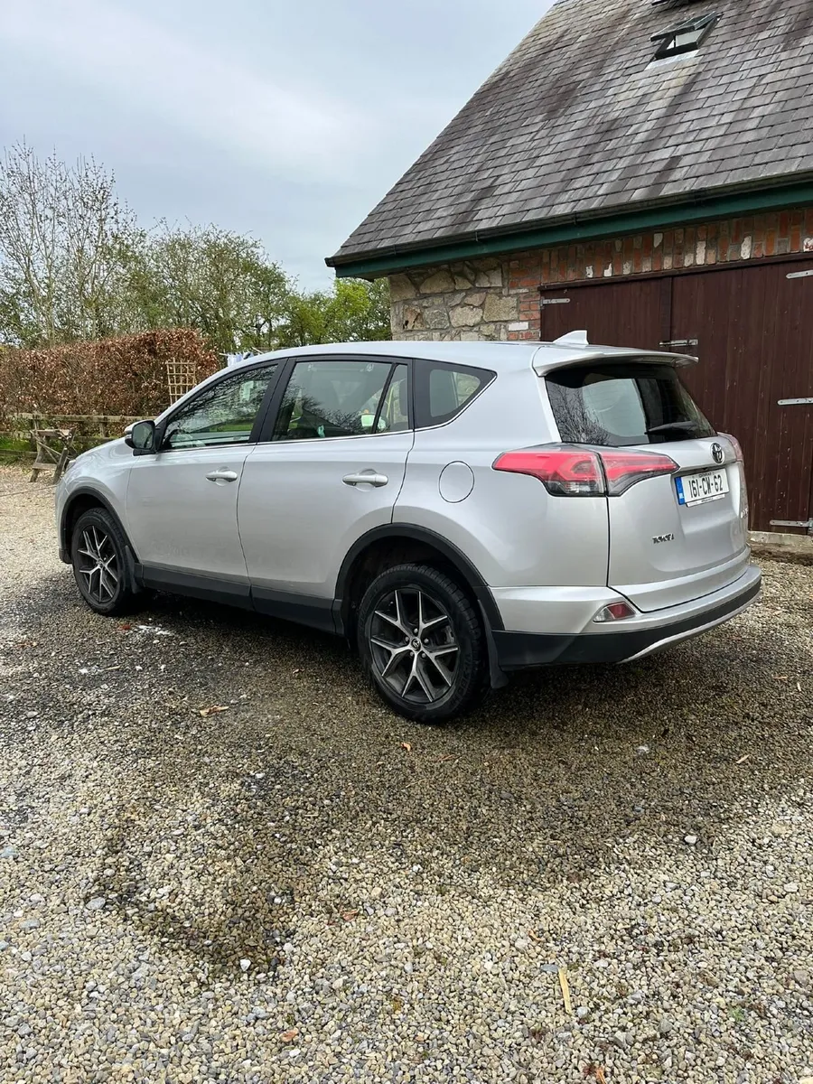 Toyota RAV4 2016 - Image 2