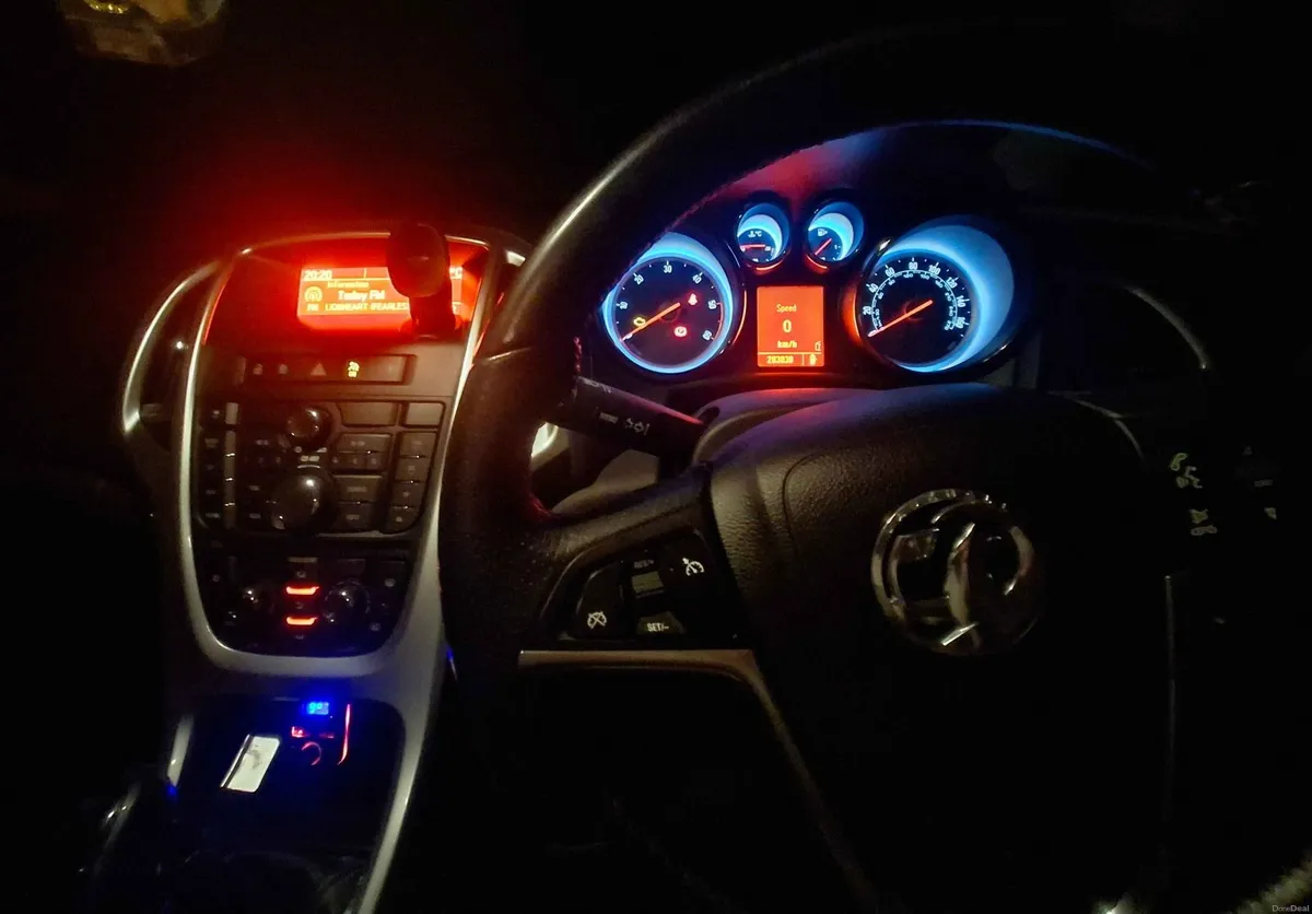 Vauxhall Astra 2011 - Image 4