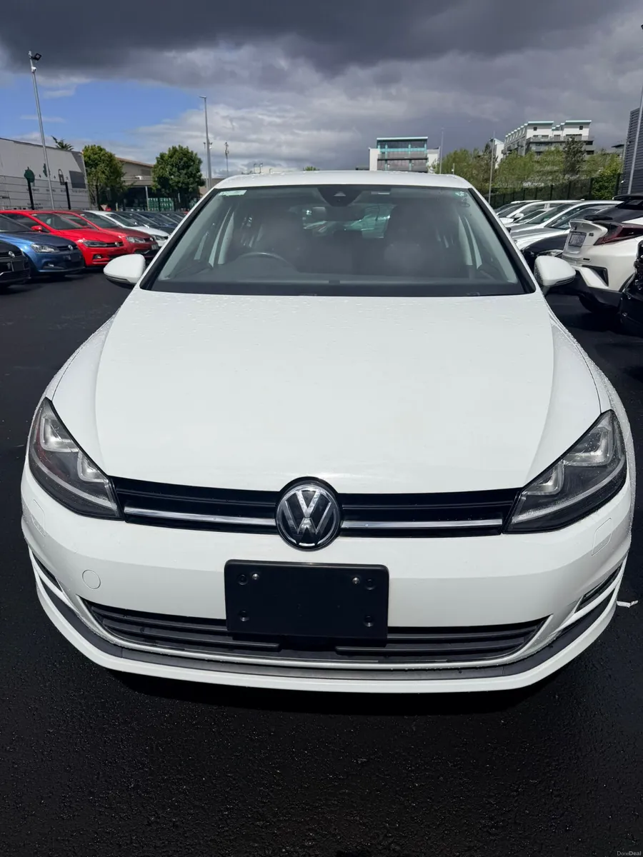 Volkswagen Golf 2017 White - Image 1
