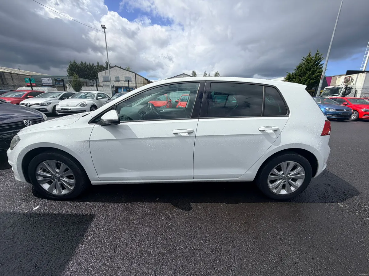 Volkswagen Golf 2017 White - Image 2