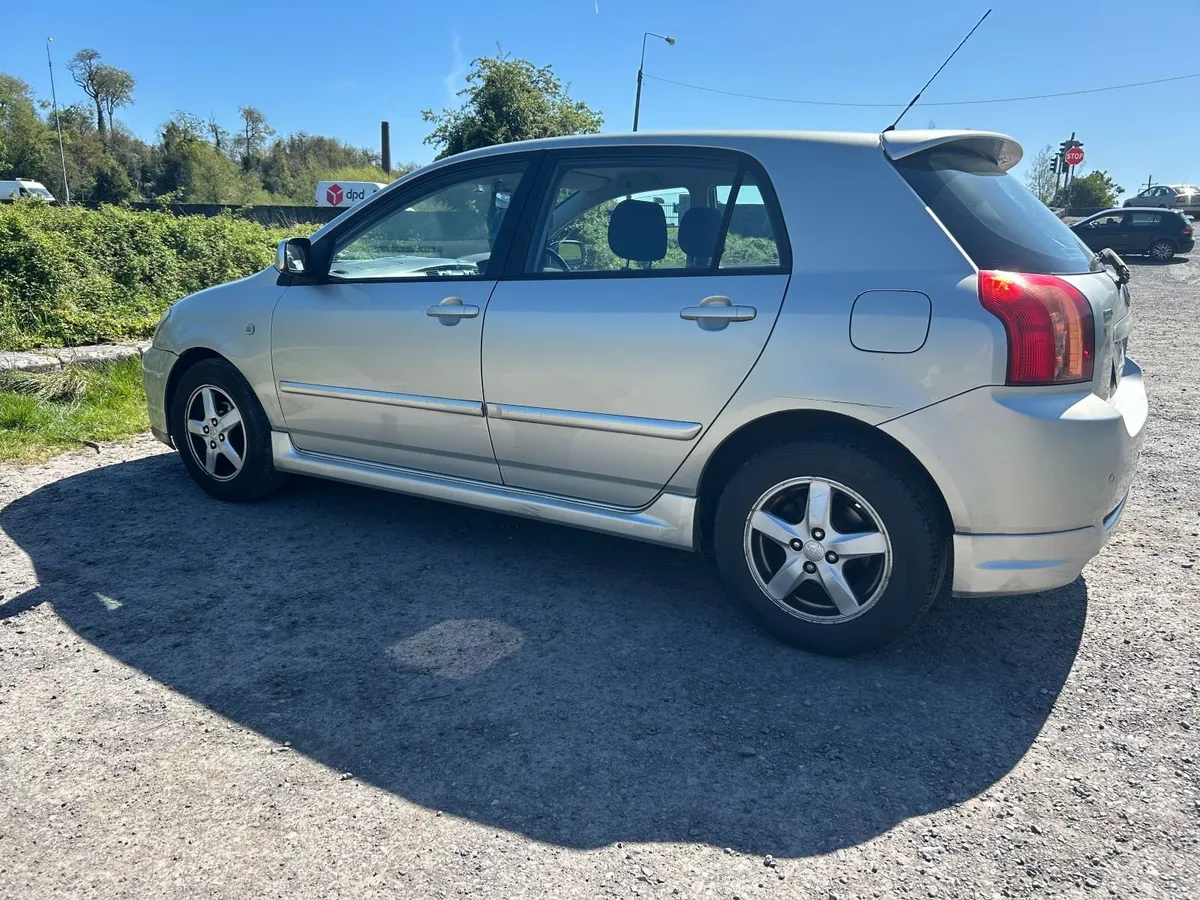 2005 Toyota Corolla hatcback - Image 2