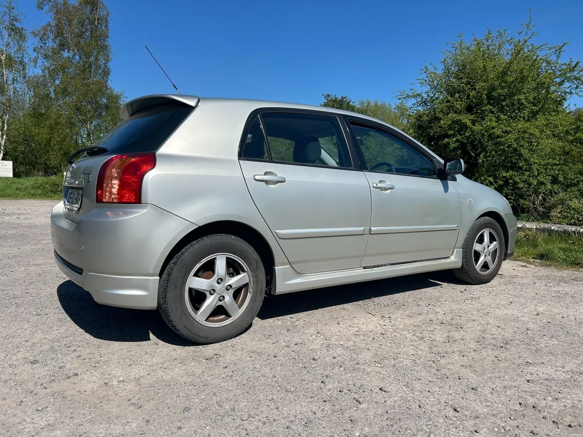 2005 Toyota Corolla hatcback - Image 3