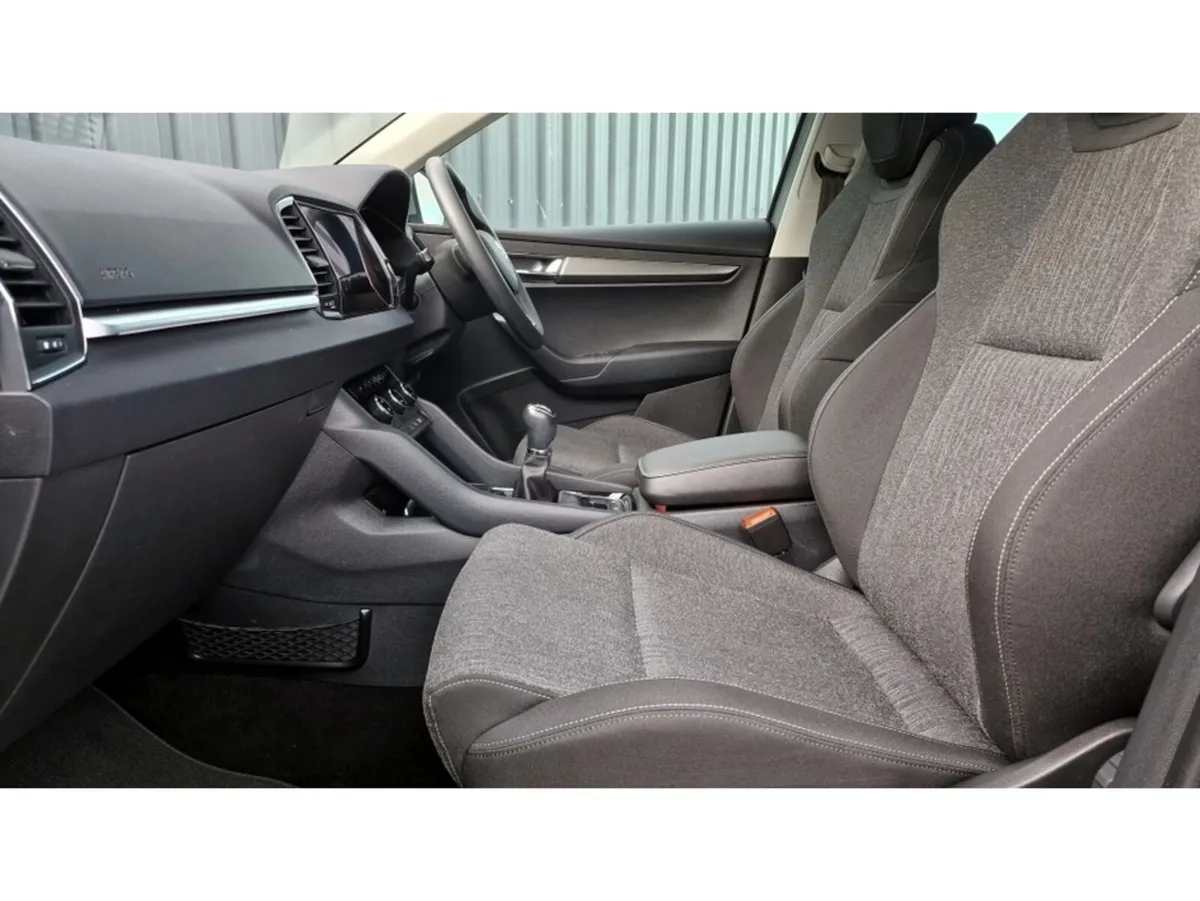 Skoda Karoq STYLE 2.0 TDI 115 BHP D.S.G AUTO WITH - Image 4