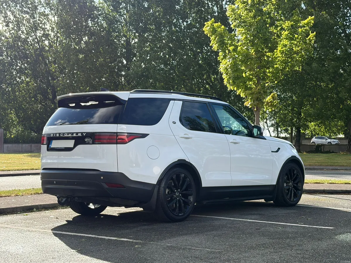 2022 Land Rover Discovery 5 SE Commercial 2 Seater - Image 3