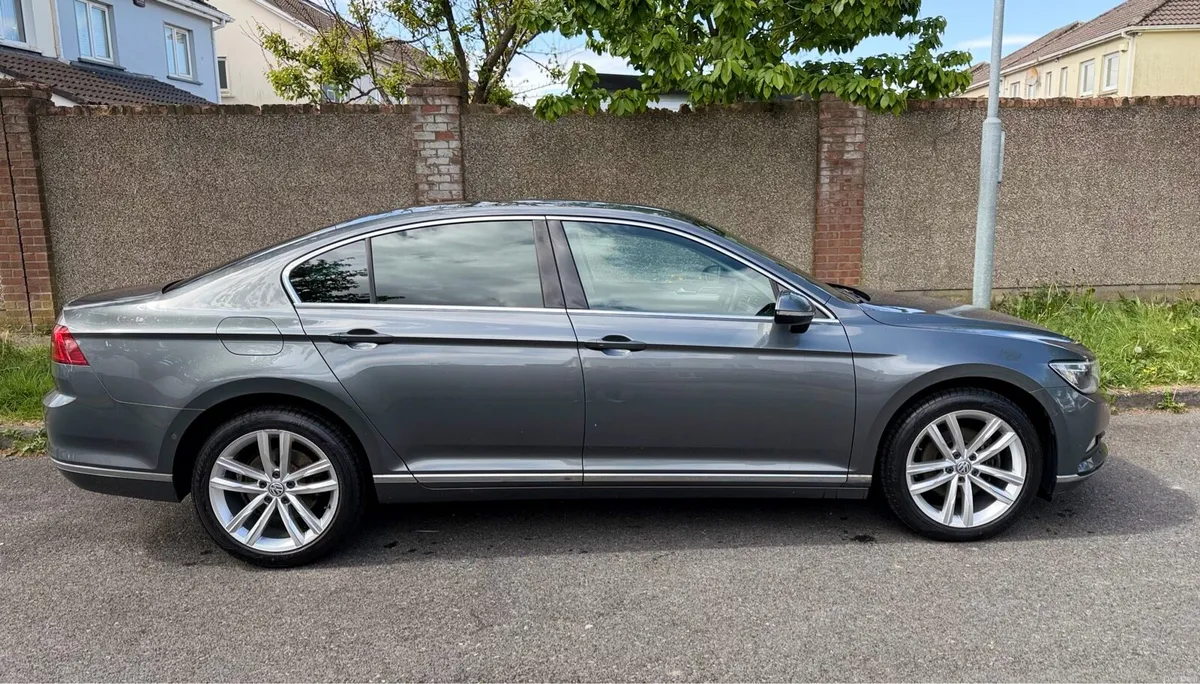 2017 Volkswagen Passat | Highline | - Image 3