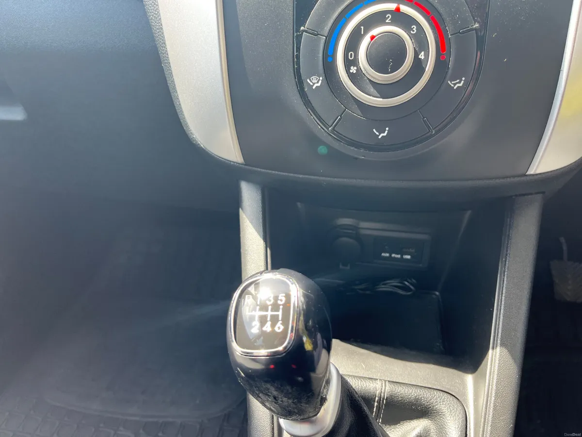 Kia Venga 2012 - Image 6