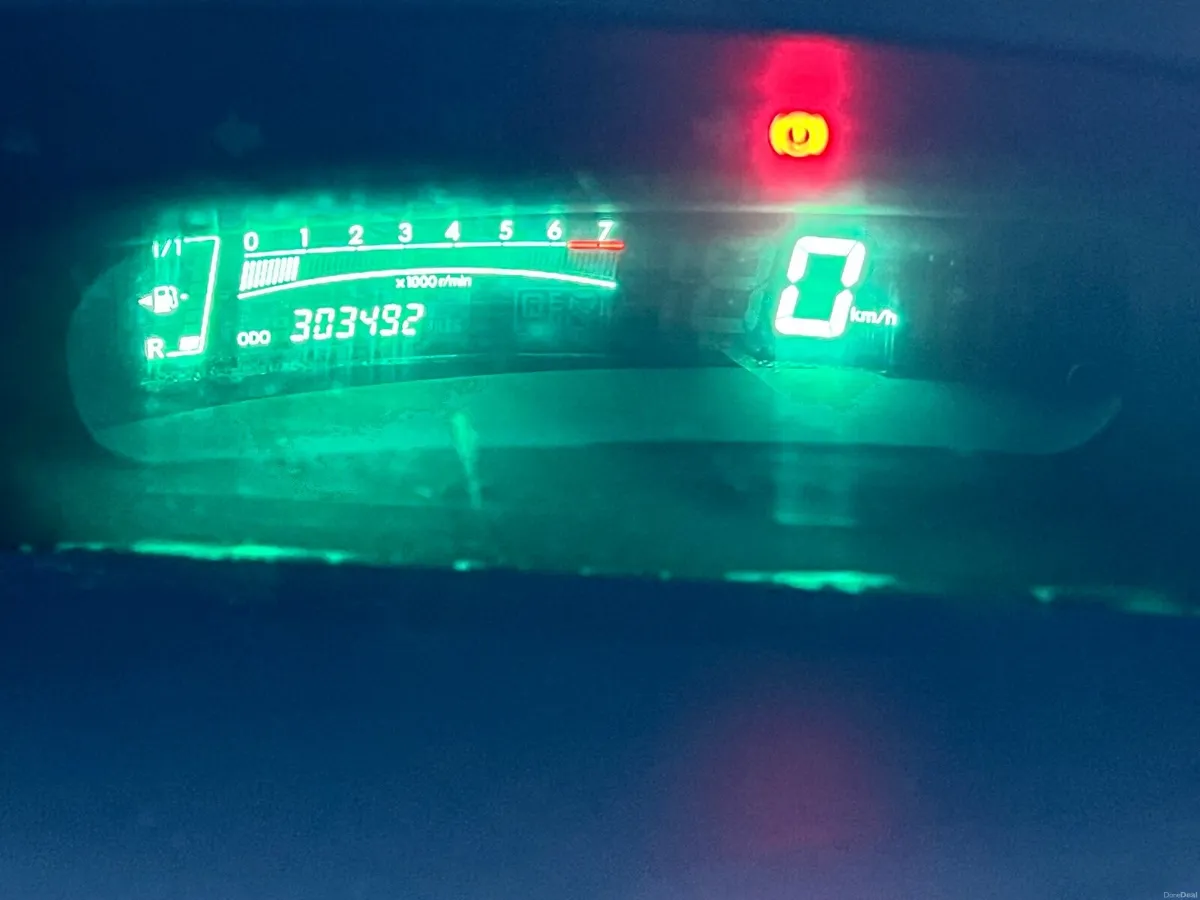 Toyota Yaris 2006 - Image 2