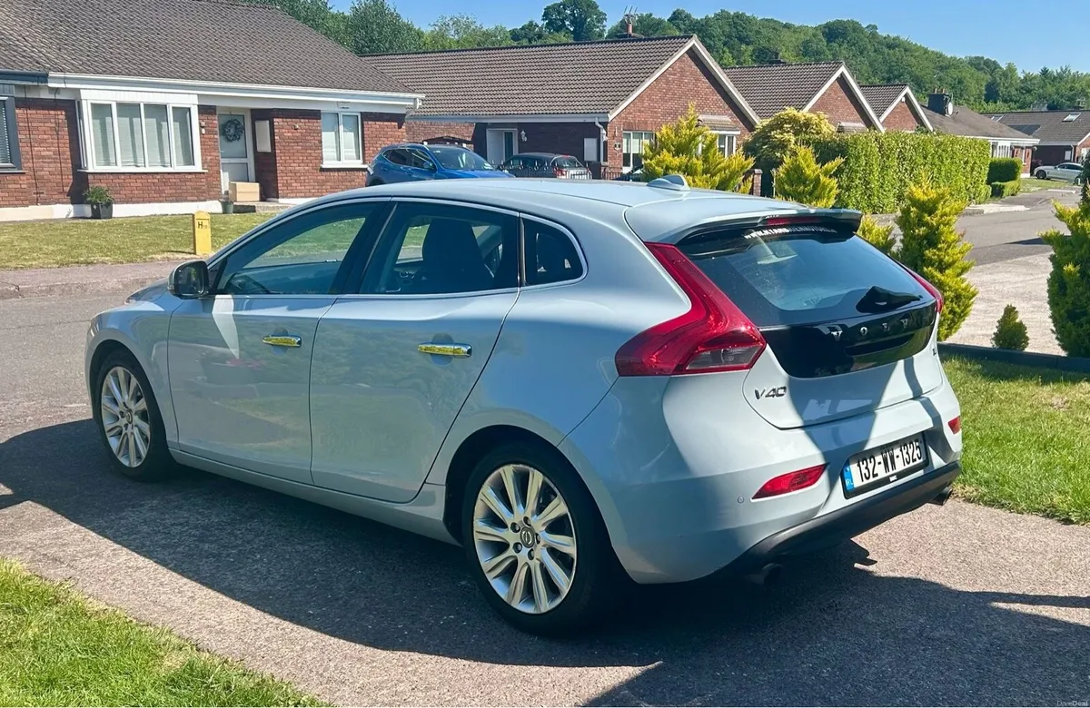 Volvo V40 T4 - R Design - Image 2