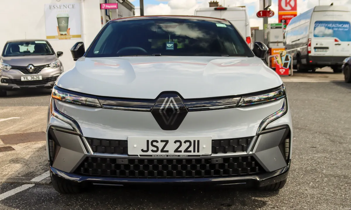 2025 Dec Renault Megane  Techno Esprit Alpine EV - Image 2