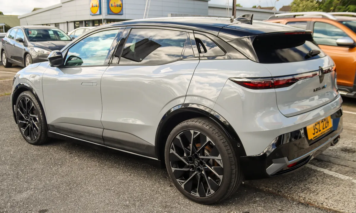 2025 Dec Renault Megane  Techno Esprit Alpine EV - Image 3