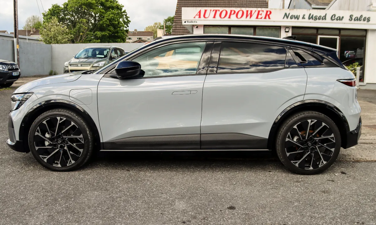 2025 Dec Renault Megane  Techno Esprit Alpine EV - Image 4