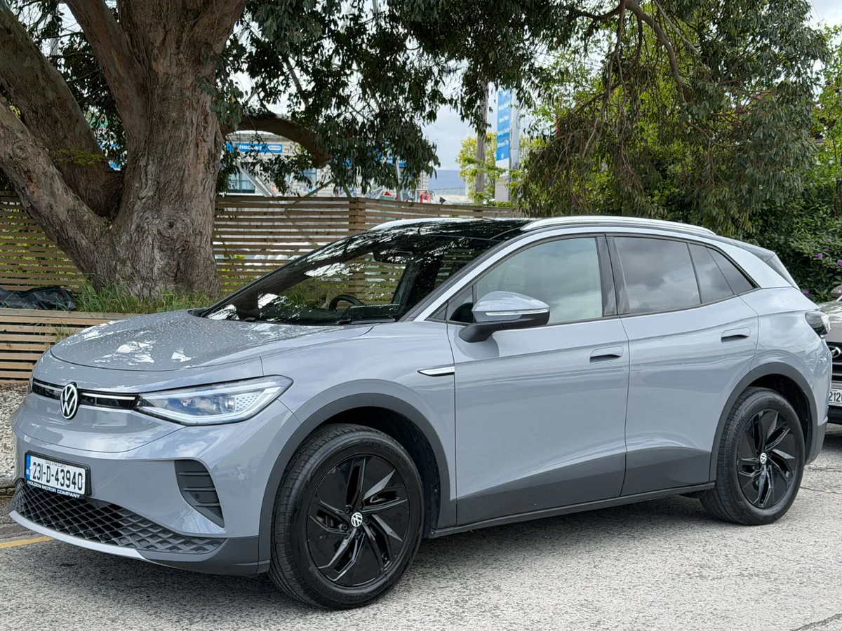 2023 Volkswagen ID.4 PURE. 52KWH. PAN ROOF - Image 3