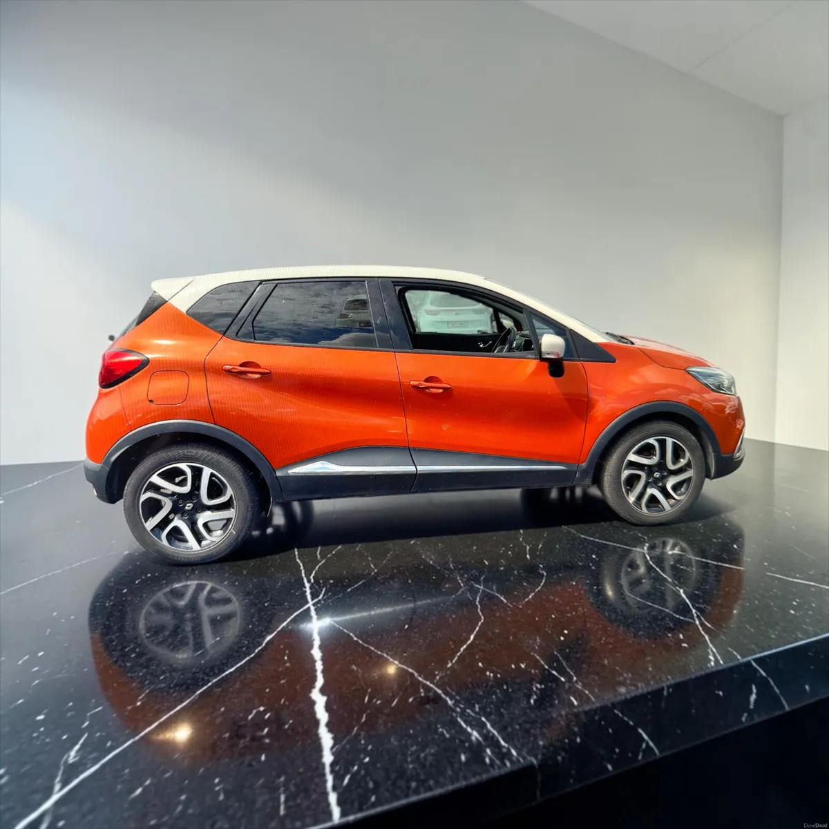 2014 Renault Captur dCi 90 S&S INTENSE - Image 2