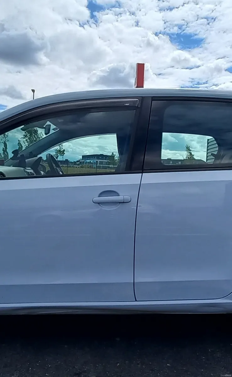 🚗 Volkswagen Up 2013 Automatic – 1000cc 5 door - Image 3