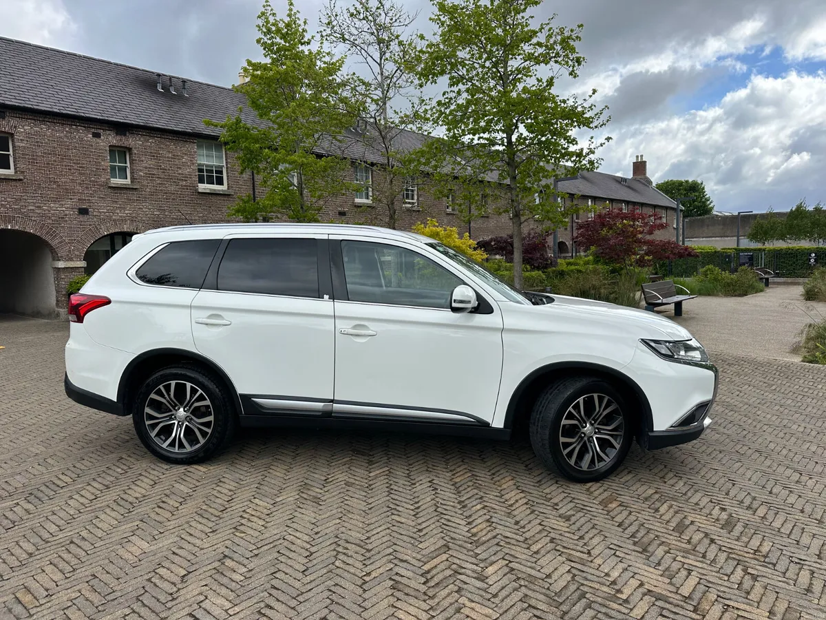 Mitsubishi Outlander 2016 7 seater Auto - Image 2