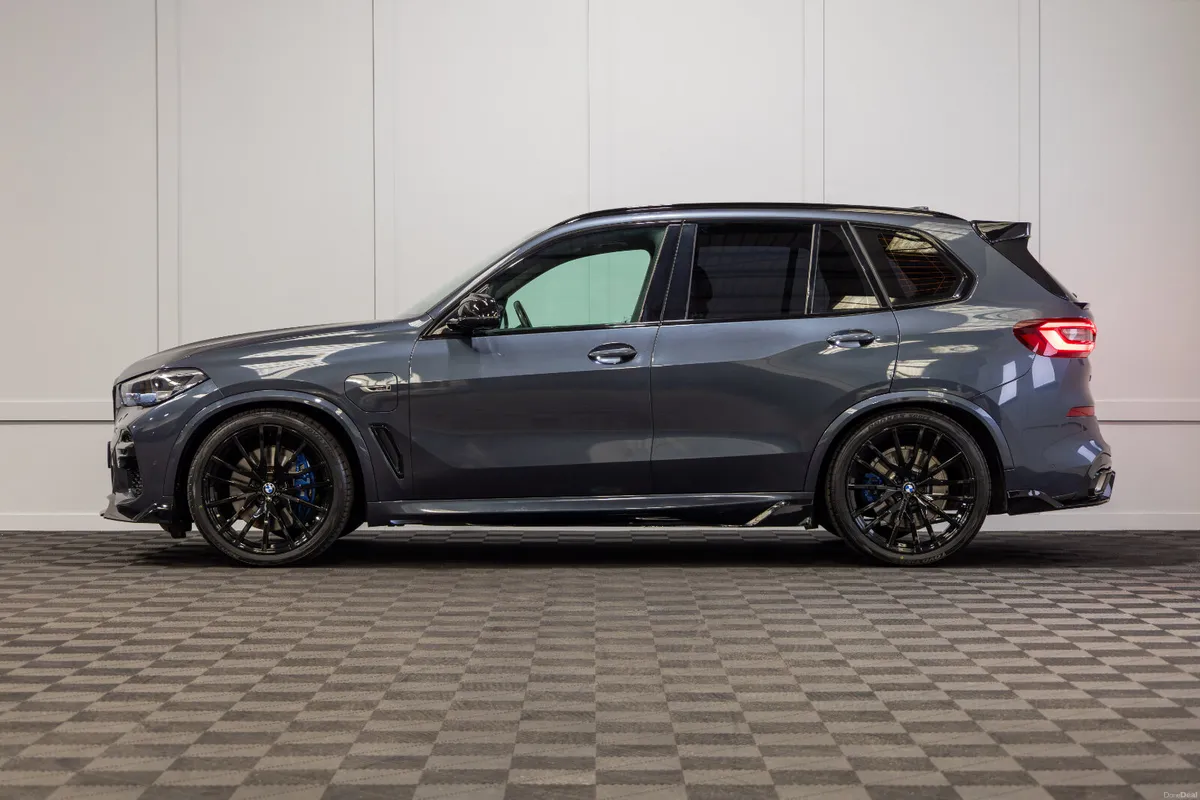 2022 BMW X5 X-Drive 45e M-Sport - Image 3
