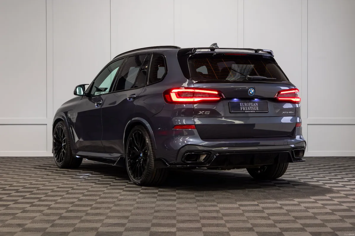 2022 BMW X5 X-Drive 45e M-Sport - Image 4