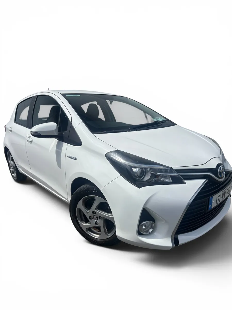 2017 TOYOTA YARIS LUXURY HYBRID A/T - Image 1