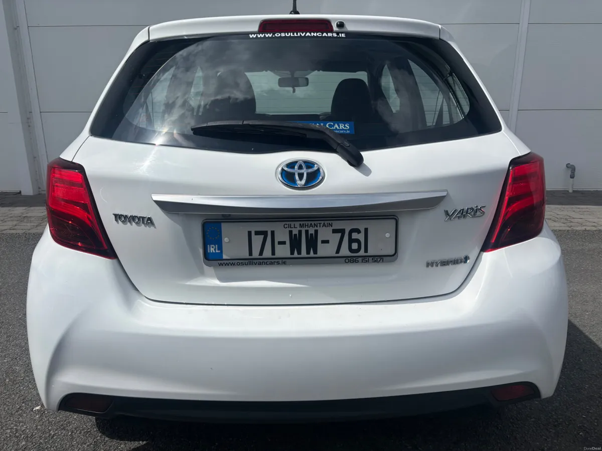 2017 TOYOTA YARIS LUXURY HYBRID A/T - Image 2
