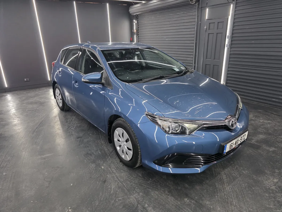Toyota Auris 2016 - Image 2