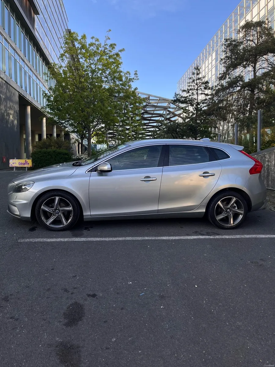 Volvo V40 R-Design/ NEW NCT 07/27 - Image 4