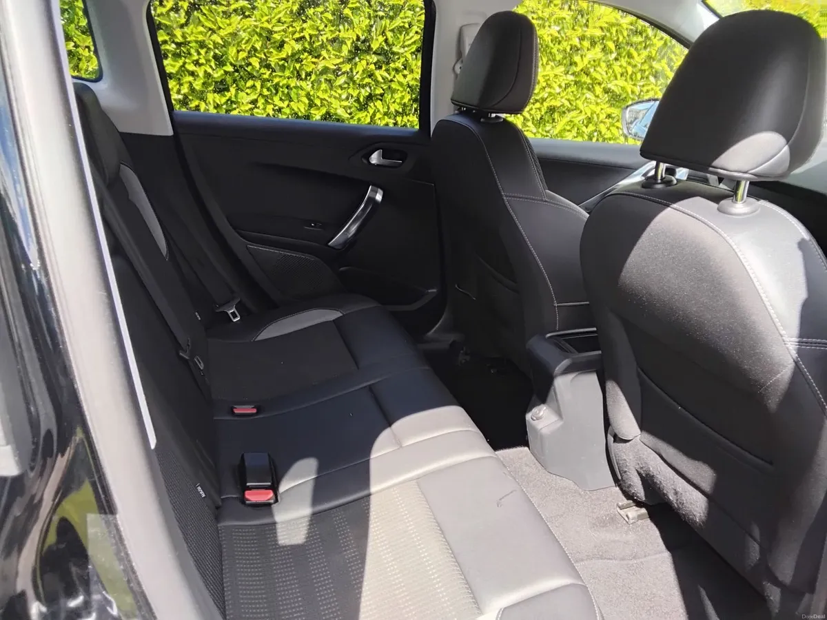 Automatic 2016, Peugeot 2008 1.2 Petrol, Black. - Image 1