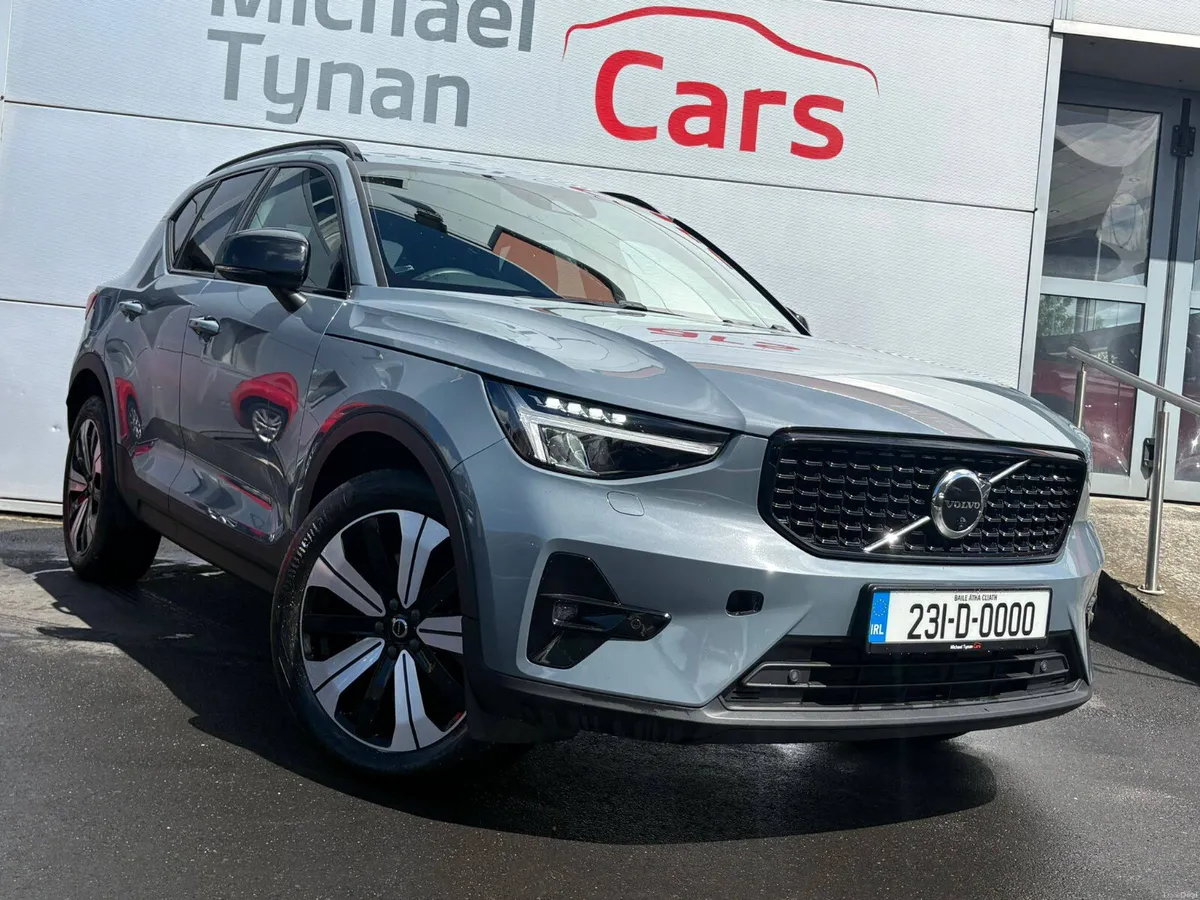 2023 Volvo XC40 T5 Ultimate PHEV, Sunroof, CarPlay - Image 4