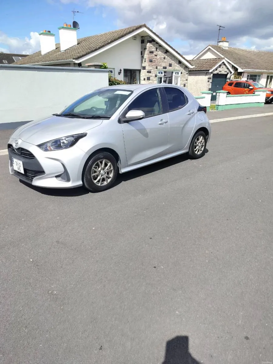 2021 Toyota yaris. - Image 3