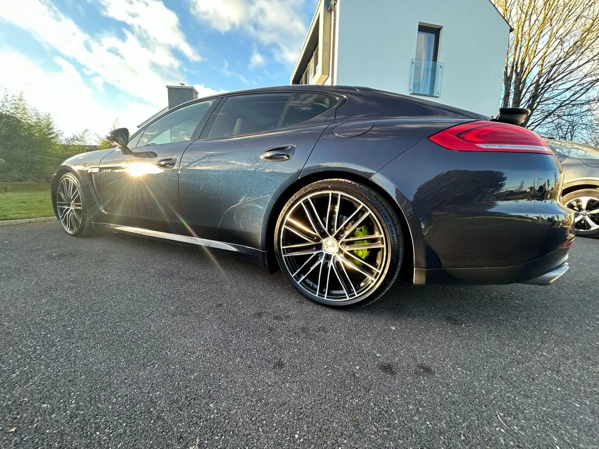 Panamera 3L V6 Hybrid full specs - Image 2