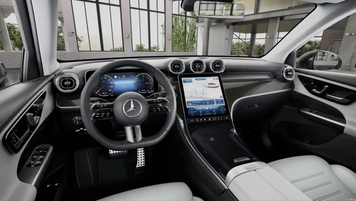 Mercedes-Benz GLC GLC 300 e 4MATIC - Image 2