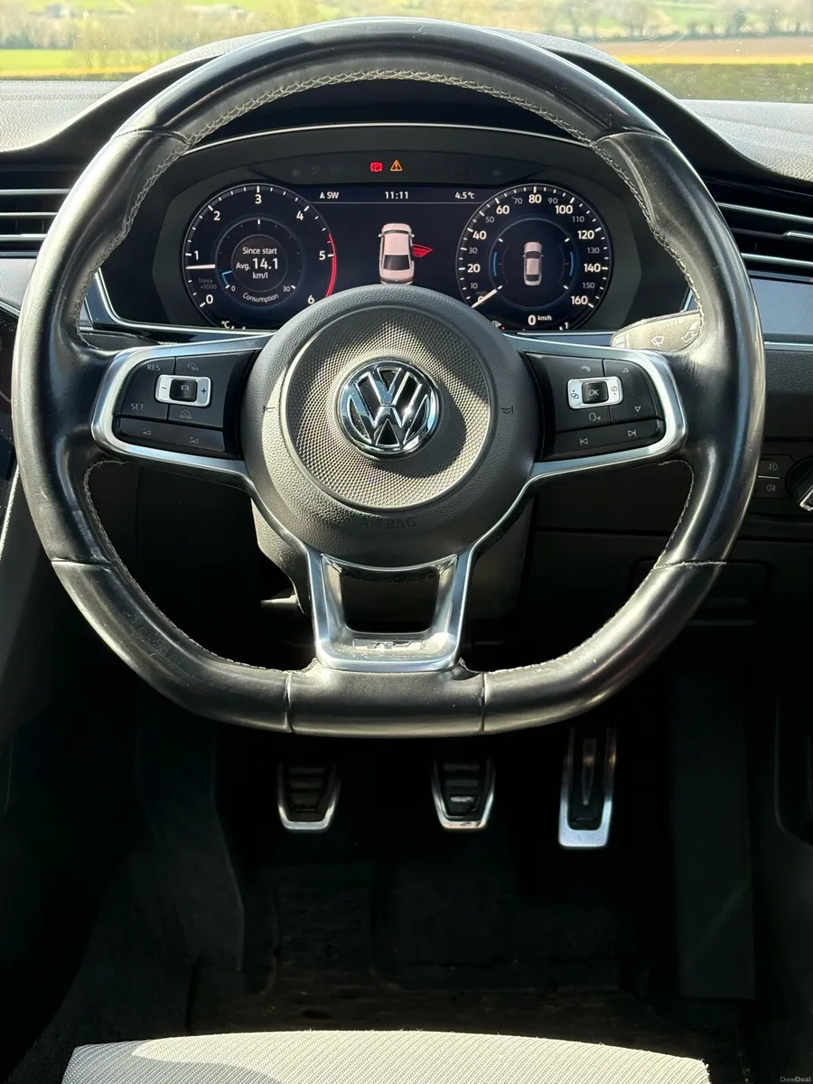 R Line VW Passat 2.0 L with panoramic - Image 4
