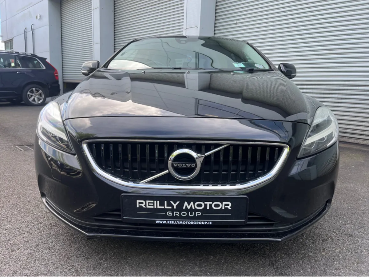 Volvo V40 2.0 DIESEL MOMENTUM EDITION - Image 2