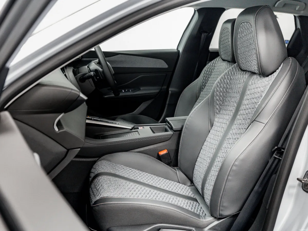 Peugeot 308 SW Allure Hybrid Auto 145HP - Image 6