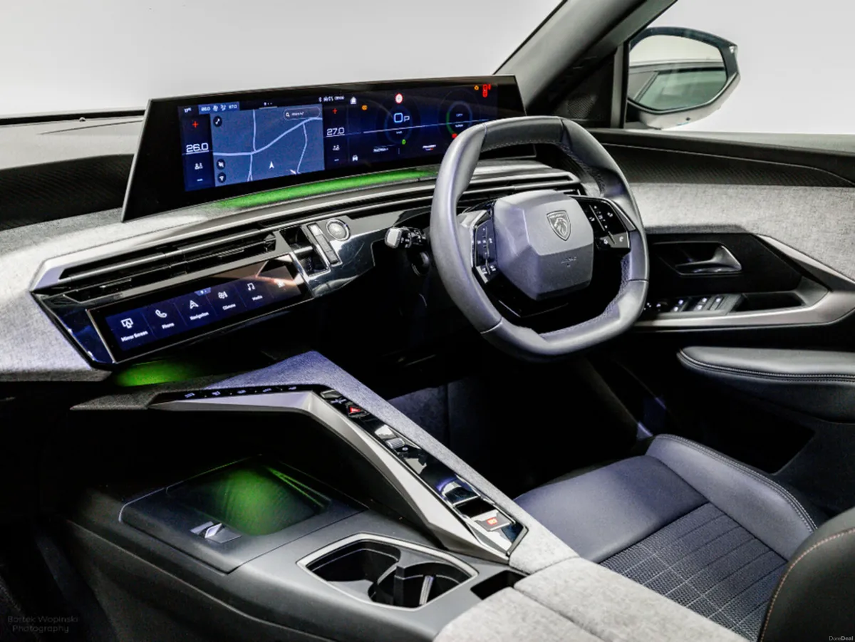 Peugeot 3008 Allure Hybrid Auto 145HP - Image 6