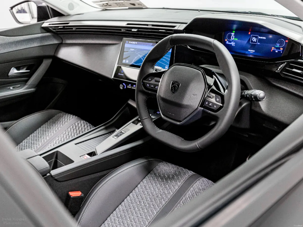 Peugeot 308 E-Allure 58kWh 155HP - Image 2