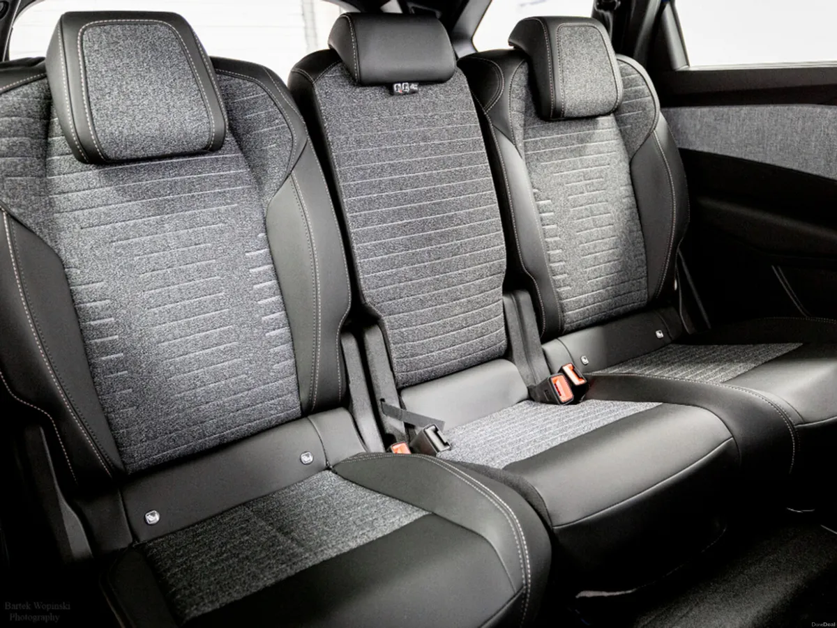 Peugeot 5008 E-Allure 72kWh 210HP - 7 Seats includ - Image 4