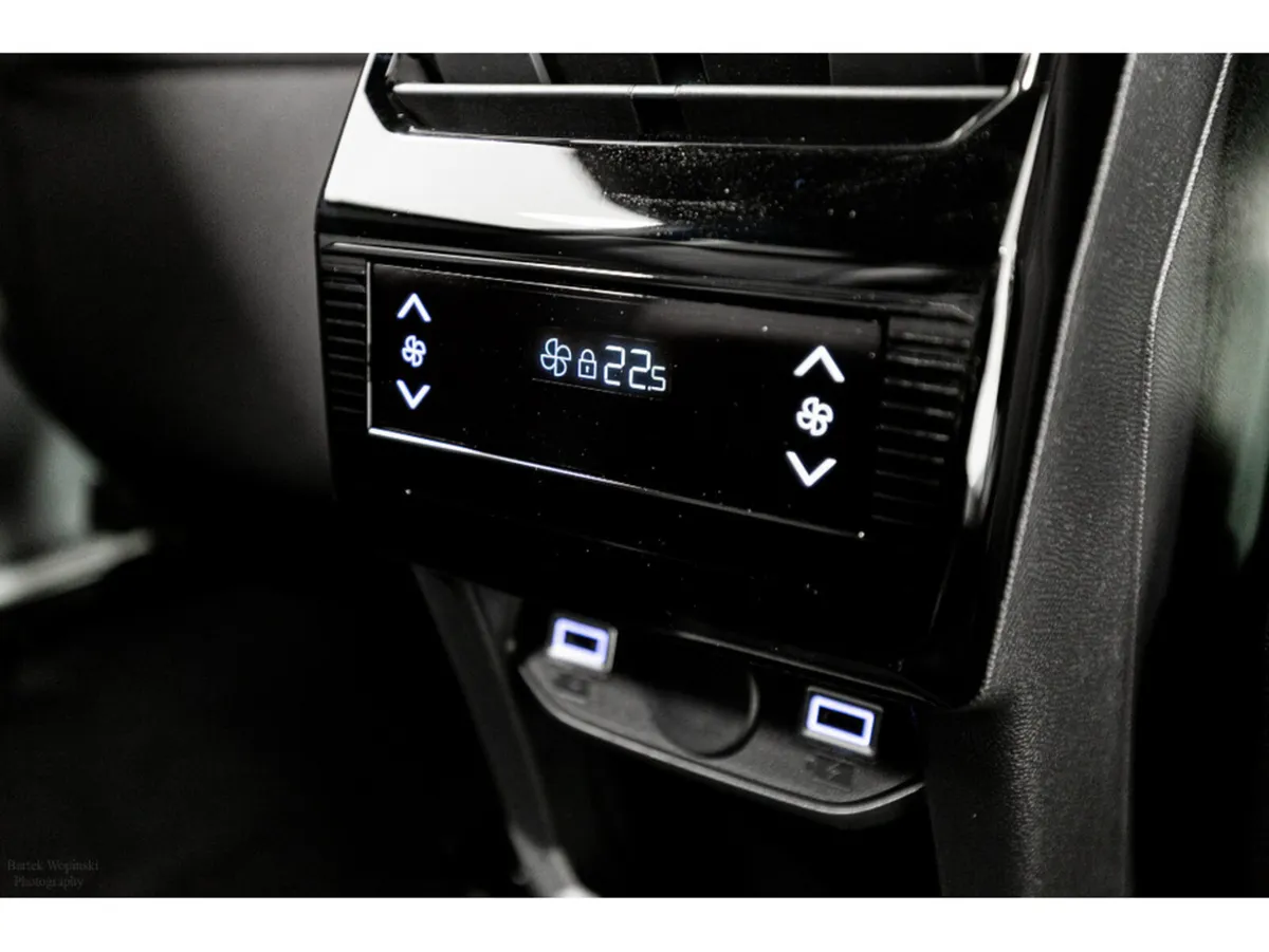 Peugeot 5008 E-Allure 72kWh 210HP - 7 Seats includ - Image 6