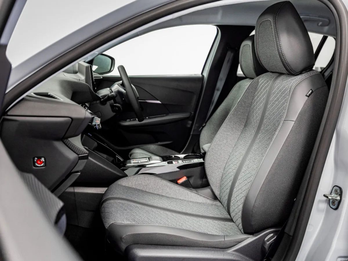 Peugeot 208 Allure Hybrid Auto 110HP - Image 6